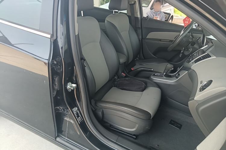 Used Chevrolet Cruze 2014 1.6L SL Millionth Anniversary Edition AT Right Front Seat