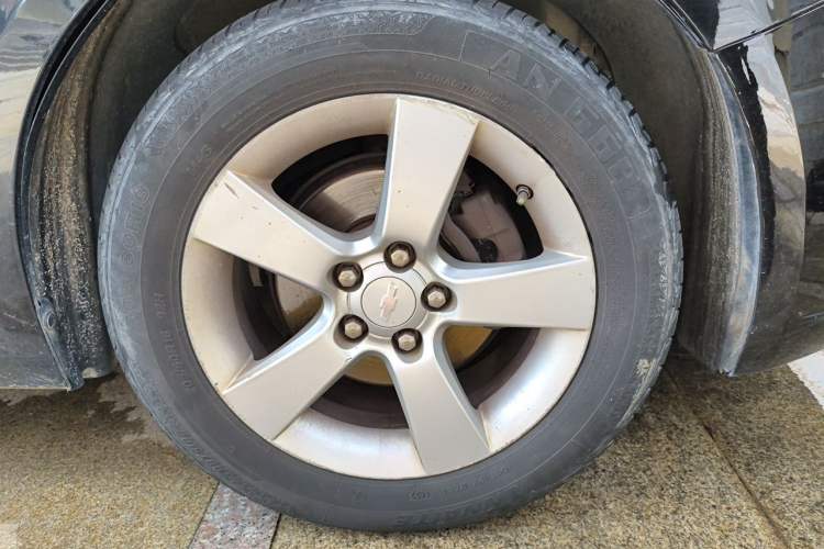 Used Chevrolet Cruze 2014 1.6L SL Millionth Anniversary Edition AT Right Front Wheel Hub