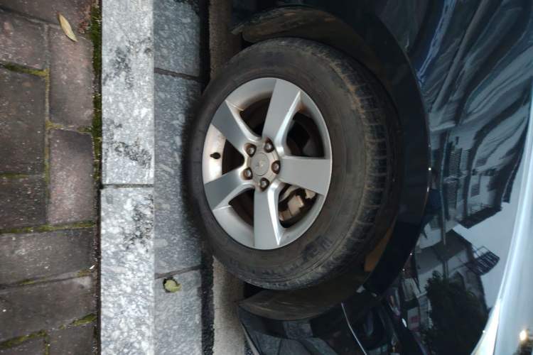 Used Chevrolet Cruze 2014 1.6L SL Millionth Anniversary Edition MT Right Front Wheel Hub