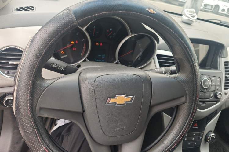 Used Chevrolet Cruze 2014 1.6L SL Millionth Anniversary Edition MT Steering Wheel