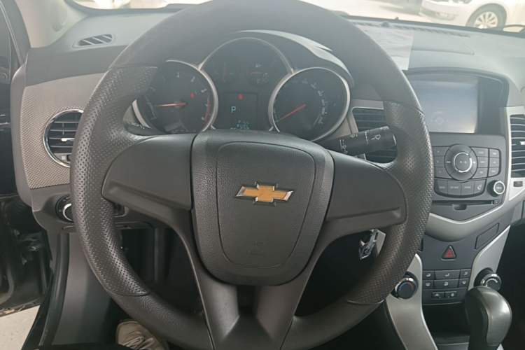 Used Chevrolet Cruze 2014 1.6L SL Millionth Anniversary Edition AT Steering Wheel