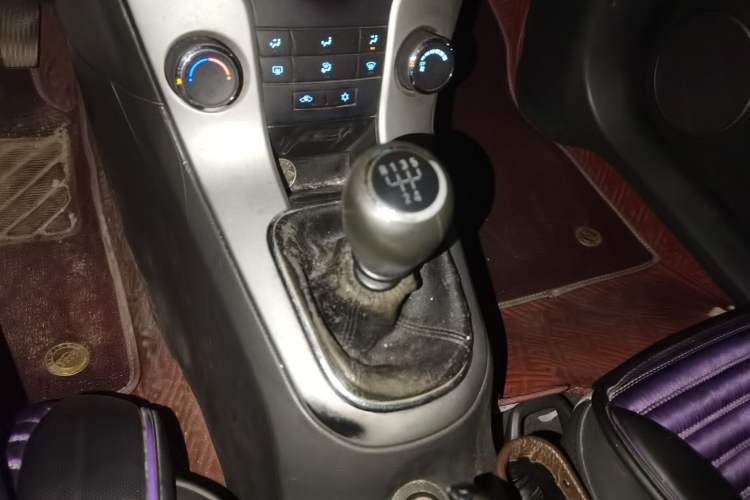 Used Chevrolet Cruze 2014 1.6L SL Millionth Anniversary Edition MT Gear Lever