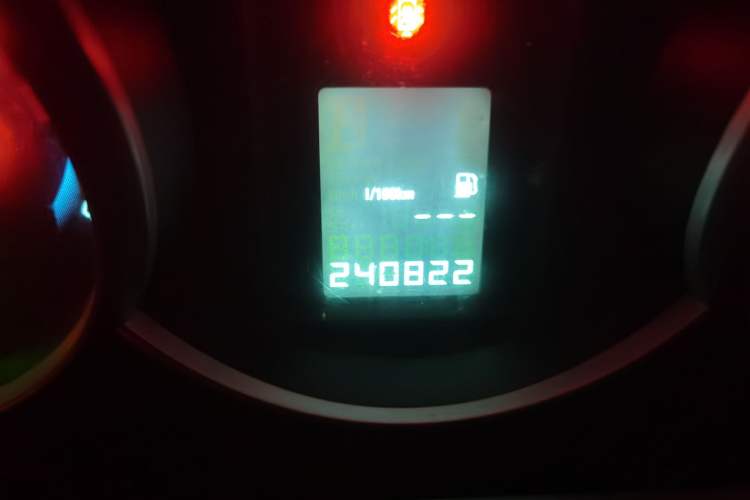 Used Chevrolet Cruze 2014 1.6L SL Millionth Anniversary Edition MT Odometer Close Up