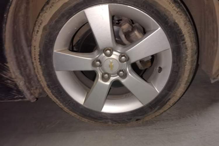 Used Chevrolet Cruze 2014 1.6L SL Millionth Anniversary Edition MT Right Front Wheel Hub
