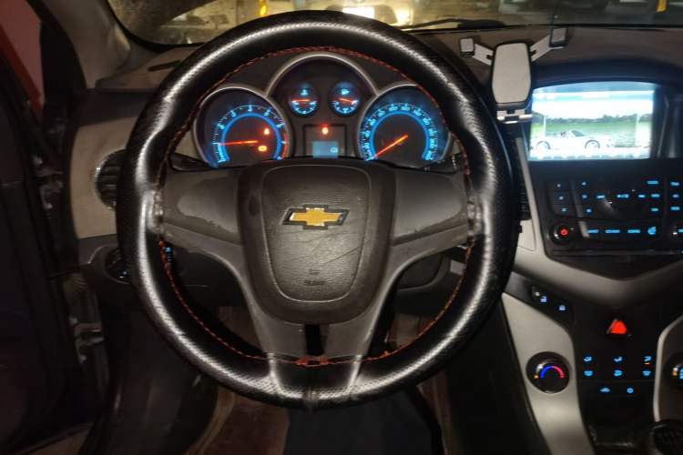 Used Chevrolet Cruze 2014 1.6L SL Millionth Anniversary Edition MT Steering Wheel