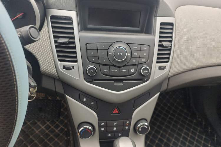 Used Chevrolet Cruze 2014 1.6L SL Millionth Anniversary Edition AT Audio And AC Panel