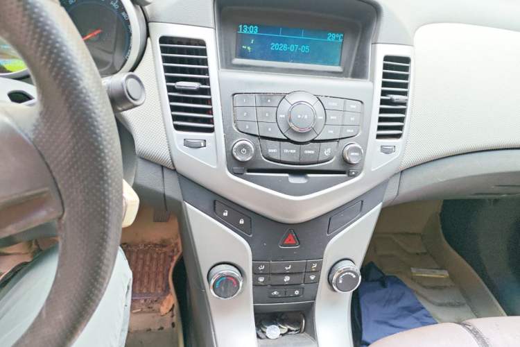Used Chevrolet Cruze 2014 1.6L SL Millionth Anniversary Edition MT Audio And AC Panel