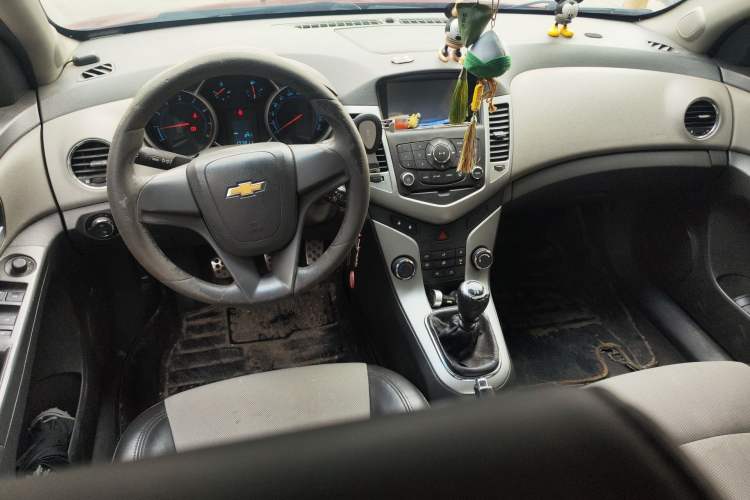 Used Chevrolet Cruze 2014 1.6L SL Millionth Anniversary Edition MT Center Console