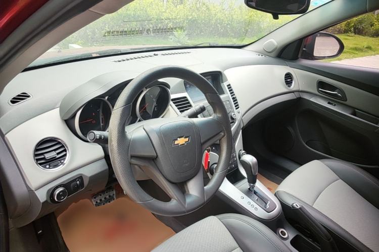 Used Chevrolet Cruze 2014 1.6L SL Millionth Anniversary Edition AT Center Console