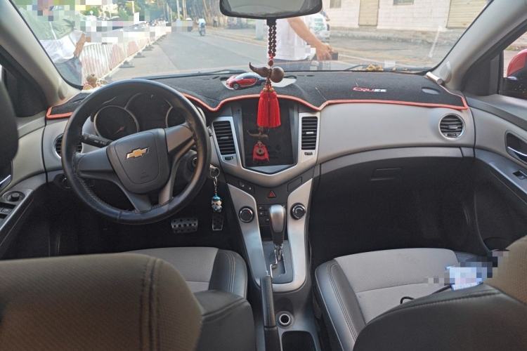 Used Chevrolet Cruze 2014 1.6L SL Millionth Anniversary Edition AT Center Console