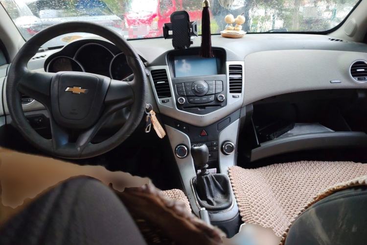 Used Chevrolet Cruze 2014 1.6L SL Millionth Anniversary Edition MT Center Console