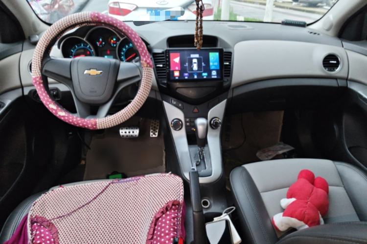Used Chevrolet Cruze 2014 1.6L SL Millionth Anniversary Edition AT Center Console