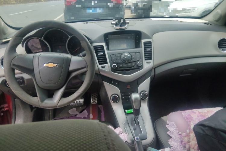 Used Chevrolet Cruze 2014 1.6L SL Millionth Anniversary Edition AT Center Console