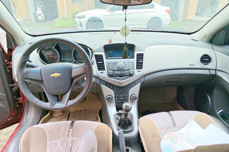 Used Chevrolet Cruze 2014 1.6L SL Millionth Anniversary Edition MT Center Console