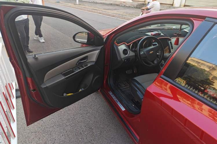 Used Chevrolet Cruze 2014 1.6L SL Millionth Anniversary Edition AT Driver Seat
