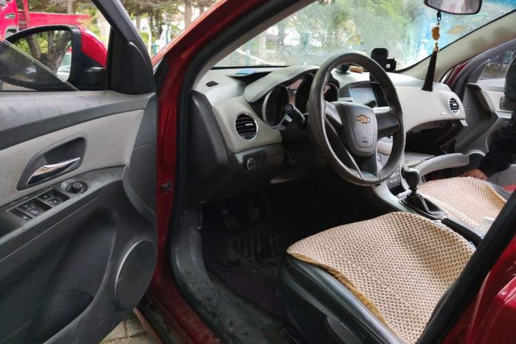 Used Chevrolet Cruze 2014 1.6L SL Millionth Anniversary Edition MT Driver Seat