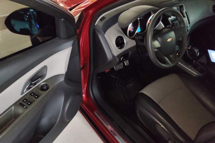 Used Chevrolet Cruze 2014 1.6L SL Millionth Anniversary Edition AT Driver Seat