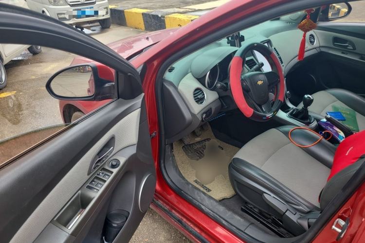 Used Chevrolet Cruze 2014 1.6L SL Millionth Anniversary Edition MT Driver Seat