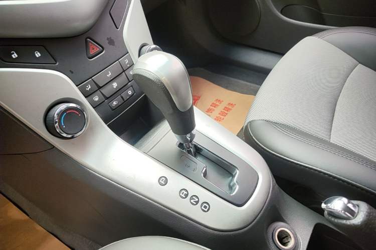 Used Chevrolet Cruze 2014 1.6L SL Millionth Anniversary Edition AT Gear Lever