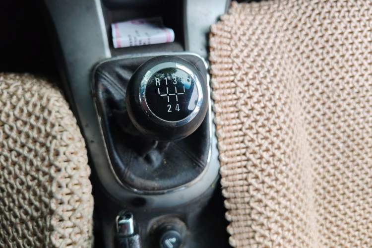 Used Chevrolet Cruze 2014 1.6L SL Millionth Anniversary Edition MT Gear Lever