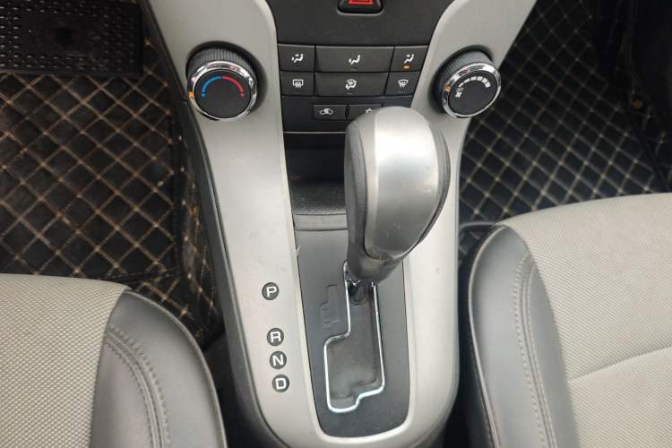 Used Chevrolet Cruze 2014 1.6L SL Millionth Anniversary Edition AT Gear Lever