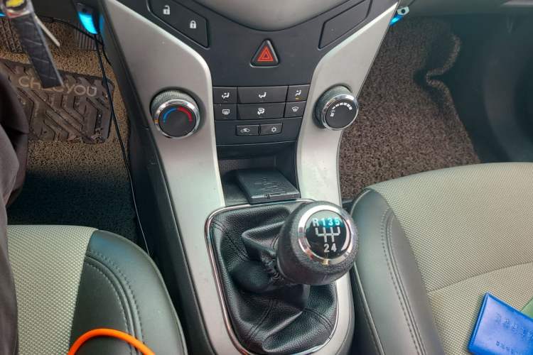 Used Chevrolet Cruze 2014 1.6L SL Millionth Anniversary Edition MT Gear Lever