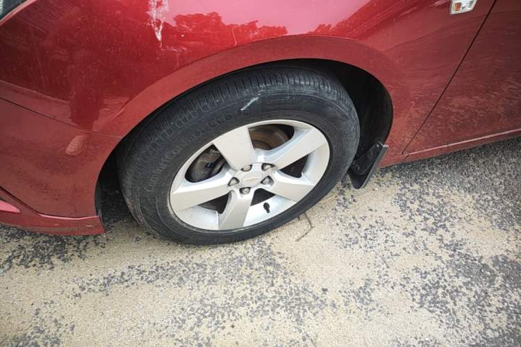 Used Chevrolet Cruze 2014 1.6L SL Millionth Anniversary Edition AT Left Front Wheel Hub