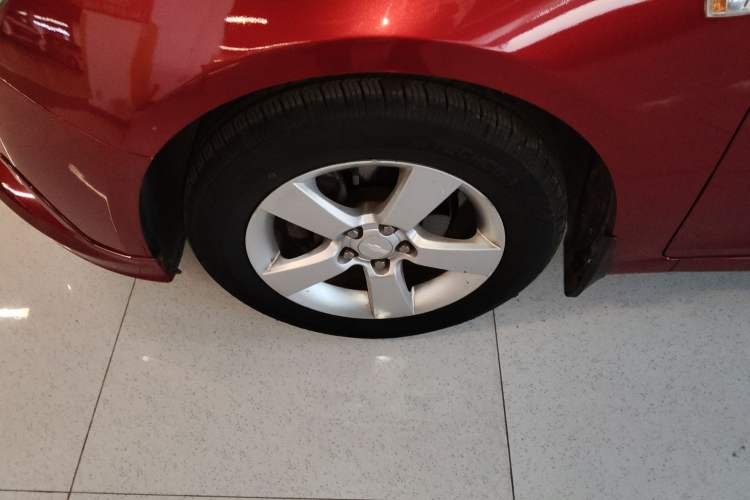 Used Chevrolet Cruze 2014 1.6L SL Millionth Anniversary Edition AT Left Front Wheel Hub