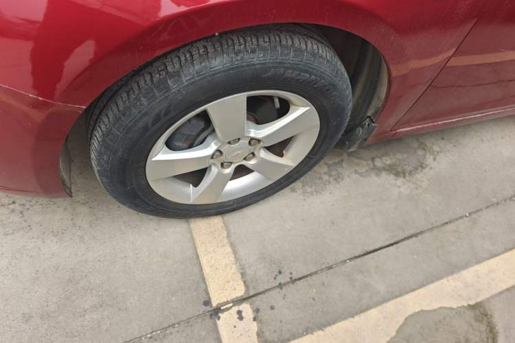 Used Chevrolet Cruze 2014 1.6L SL Millionth Anniversary Edition AT Left Front Wheel Hub