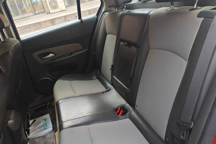 Used Chevrolet Cruze 2014 1.6L SL Millionth Anniversary Edition MT Left Rear Seat