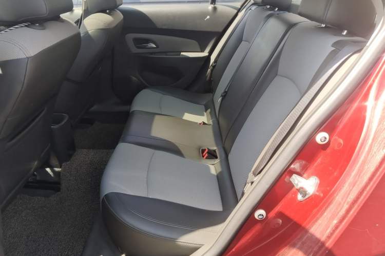 Used Chevrolet Cruze 2014 1.6L SL Millionth Anniversary Edition MT Left Rear Seat