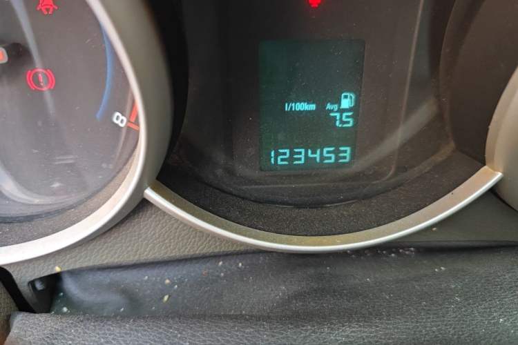 Used Chevrolet Cruze 2014 1.6L SL Millionth Anniversary Edition MT Odometer Close Up