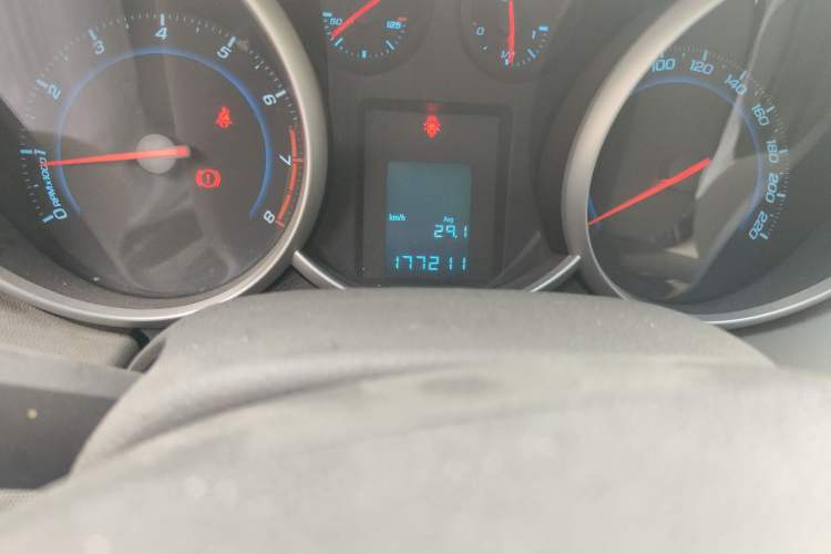 Used Chevrolet Cruze 2014 1.6L SL Millionth Anniversary Edition MT Odometer Close Up