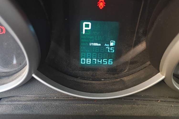 Used Chevrolet Cruze 2014 1.6L SL Millionth Anniversary Edition AT Odometer Close Up