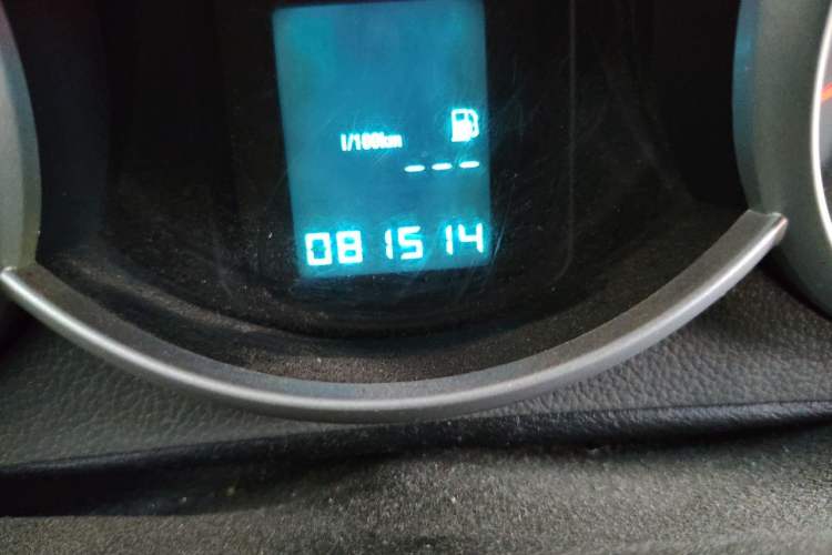 Used Chevrolet Cruze 2014 1.6L SL Millionth Anniversary Edition MT Odometer Close Up