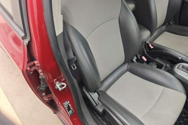 Used Chevrolet Cruze 2014 1.6L SL Millionth Anniversary Edition AT Right Front Seat