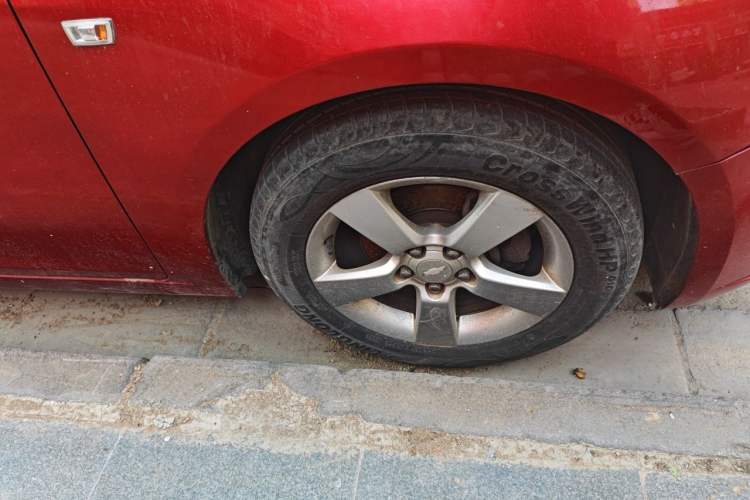 Used Chevrolet Cruze 2014 1.6L SL Millionth Anniversary Edition MT Right Front Wheel Hub