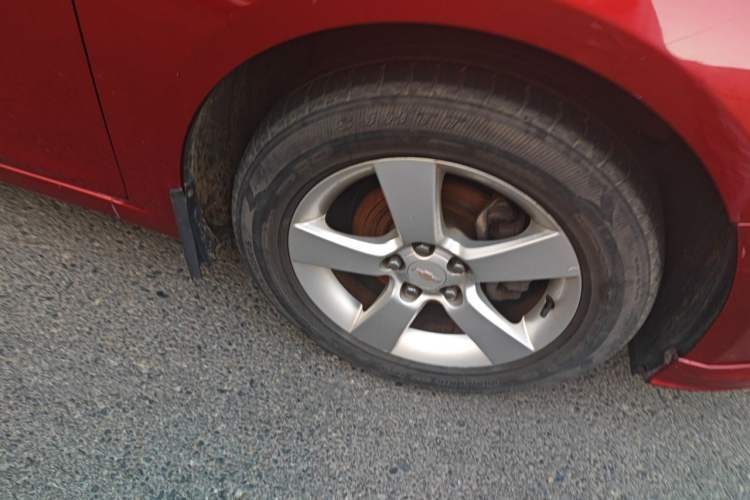 Used Chevrolet Cruze 2014 1.6L SL Millionth Anniversary Edition AT Right Front Wheel Hub