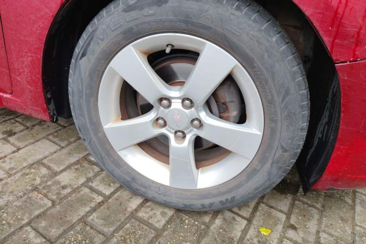 Used Chevrolet Cruze 2014 1.6L SL Millionth Anniversary Edition MT Right Front Wheel Hub