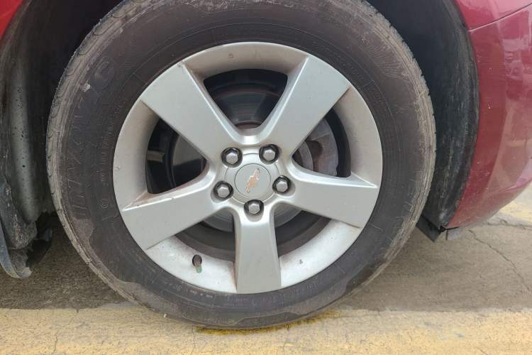 Used Chevrolet Cruze 2014 1.6L SL Millionth Anniversary Edition MT Right Front Wheel Hub