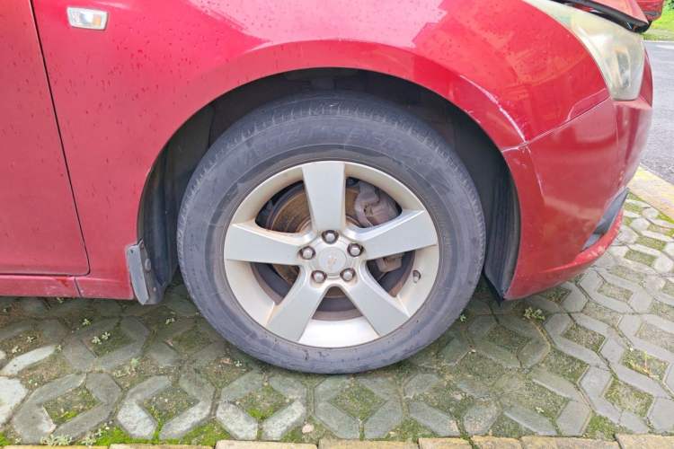 Used Chevrolet Cruze 2014 1.6L SL Millionth Anniversary Edition MT Right Front Wheel Hub