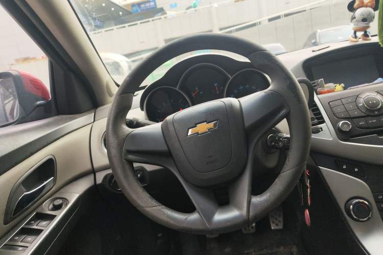Used Chevrolet Cruze 2014 1.6L SL Millionth Anniversary Edition MT Steering Wheel