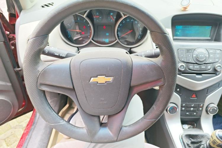 Used Chevrolet Cruze 2014 1.6L SL Millionth Anniversary Edition MT Steering Wheel