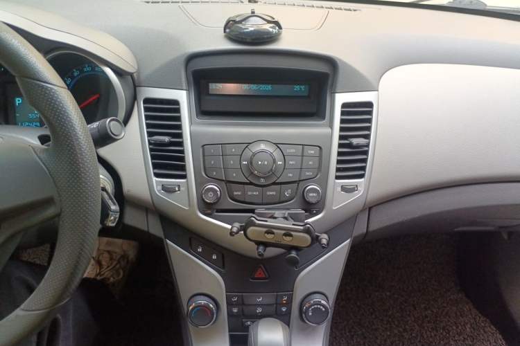 Used Chevrolet Cruze 2014 1.6L SL Millionth Anniversary Edition AT Audio And AC Panel
