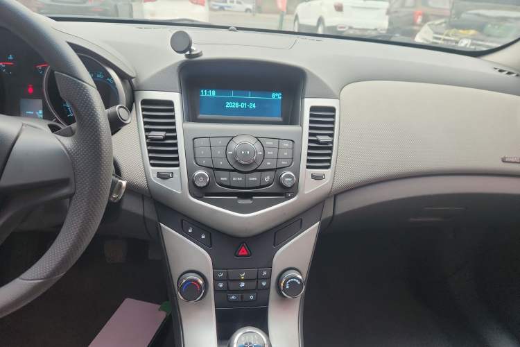 Used Chevrolet Cruze 2014 1.6L SL Millionth Anniversary Edition MT Audio And AC Panel