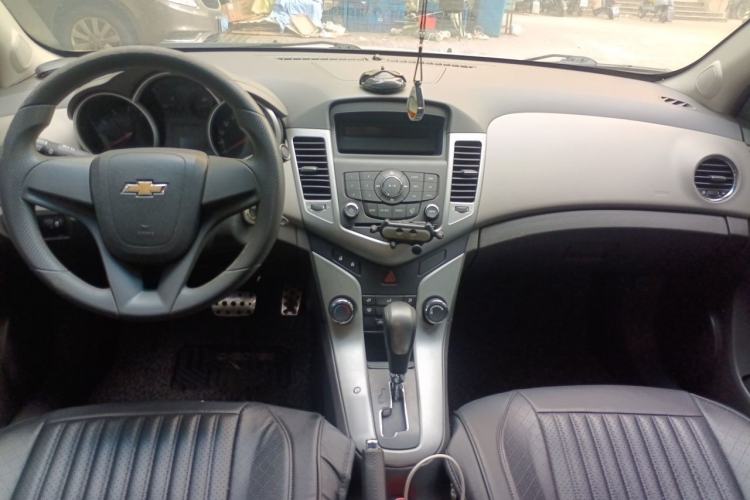 Used Chevrolet Cruze 2014 1.6L SL Millionth Anniversary Edition AT Center Console