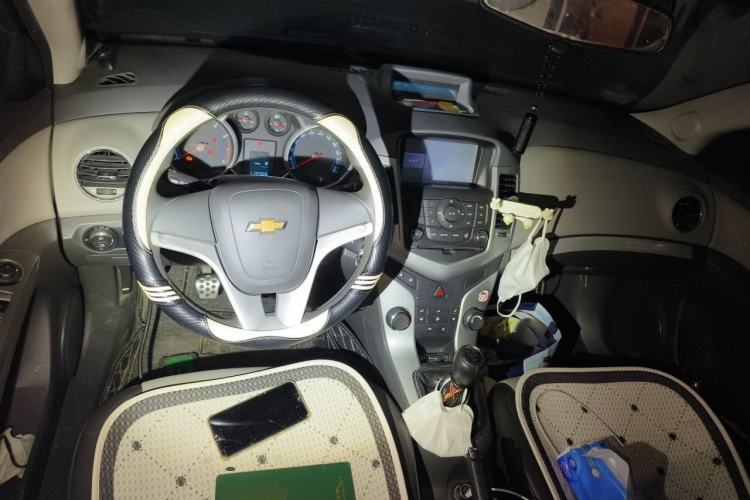 Used Chevrolet Cruze 2014 1.6L SL Millionth Anniversary Edition MT Center Console