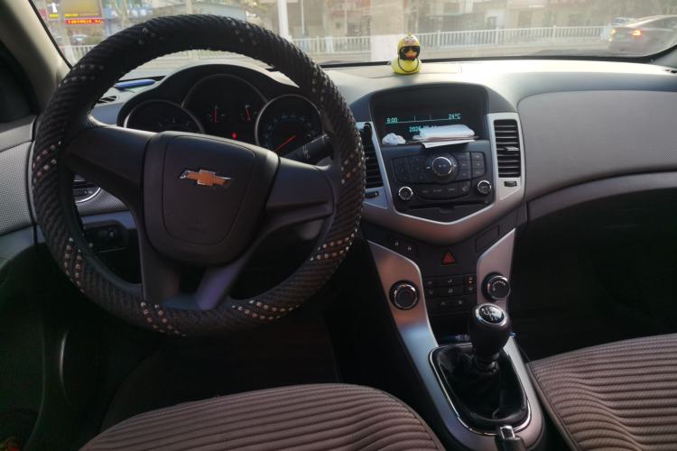 Used Chevrolet Cruze 2014 1.6L SL Millionth Anniversary Edition MT Center Console