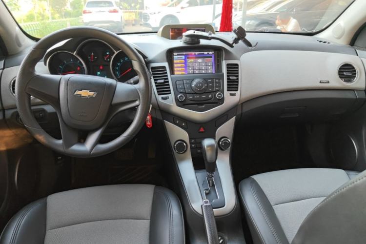 Used Chevrolet Cruze 2014 1.6L SL Millionth Anniversary Edition AT Center Console