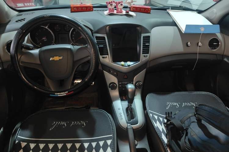 Used Chevrolet Cruze 2014 1.6L SL Millionth Anniversary Edition AT Center Console
